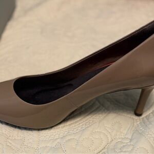 Rockport Total Motion Leather Pumps 8.5 NEW in Box